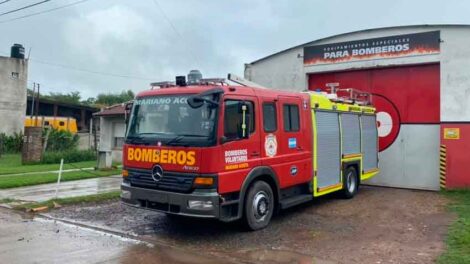 Bomberos Voluntarios Mariano Acosta con nuevo autobomba