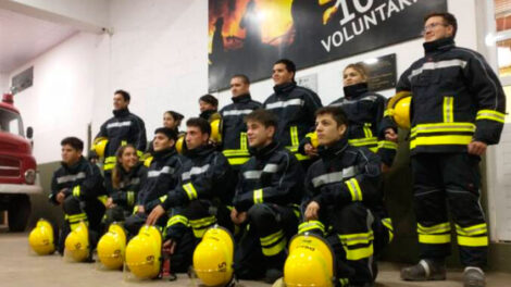 Equipamiento nuevo para los bomberos egresados en el 2020