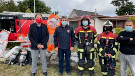 Donan equipamiento para emergencias químicas a Bomberos