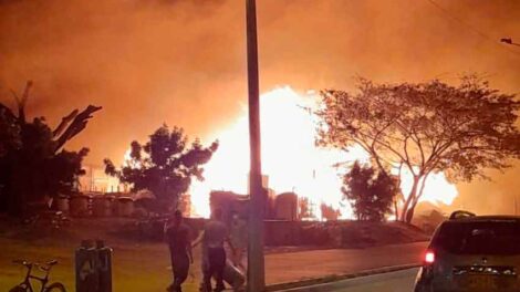 Gran incendio en bodegas Donado