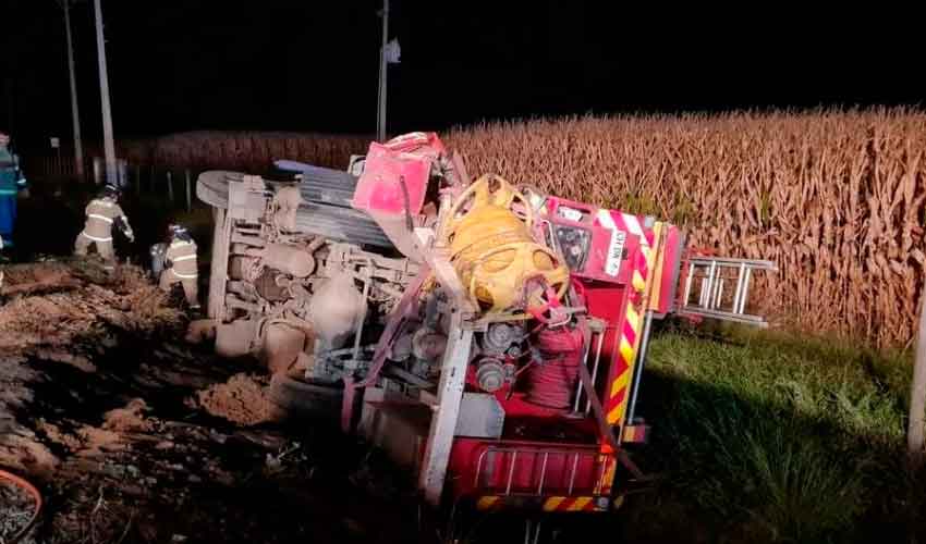 Retiro: Choque entre camión y carro de Bomberos