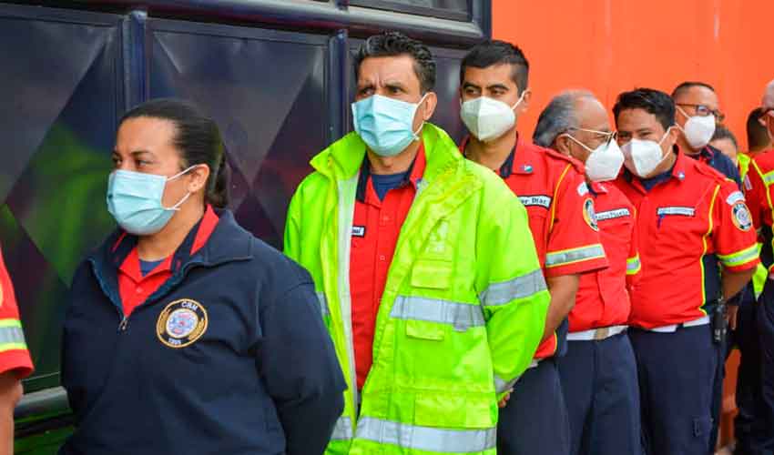 COVID-19: Ministerio de Salud vacuna a bomberos municipales
