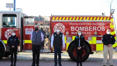 Entregaron camión de bomberos y ambulancia