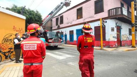 Bomberos serán inmunizados tras culminar con policías y militares