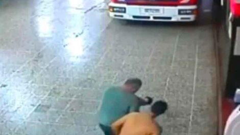 Bomberos le salvaron la vida a una beba de 25 días