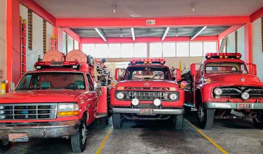 Crisis: Bomberos de Sevilla paralizan sus carros