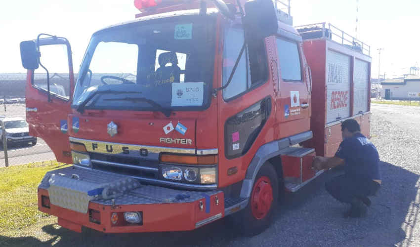 Bomberos de El Peligro con un nuevo autobomba