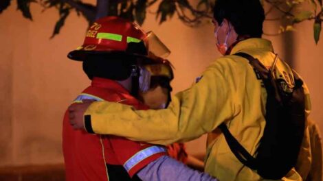 Mueren dos bomberos durante incendio forestal
