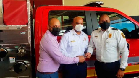 Entregan camión de bomberos a Salinas