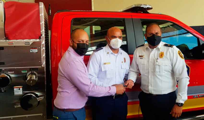 Entregan camión de bomberos a Salinas