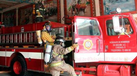 Vehículos donados a bomberos terminan desvalijados