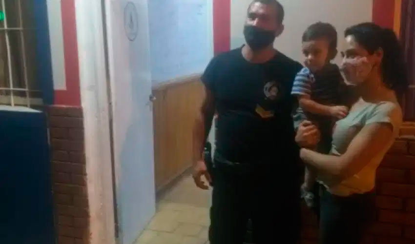Un bombero salvó la vida de un nene que se estaba ahogando