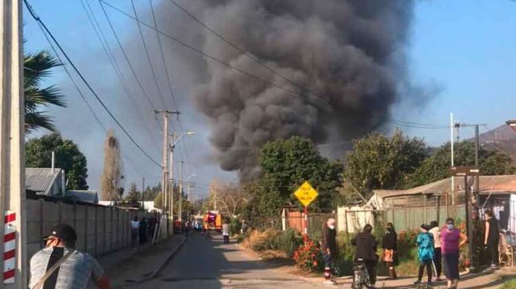 Dos bomberos lesionados dejó incendio registrado en San Pedro