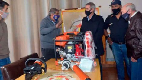 Donan equipamiento a los Bomberos de Comodoro Rivadavia