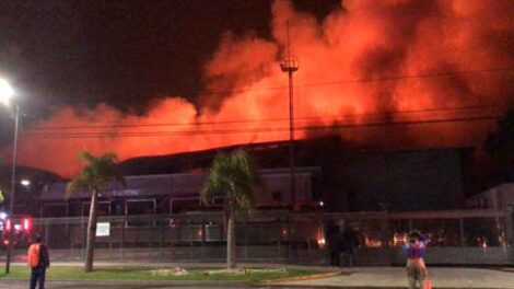 Bomberos lograron controlar un incendio en una planta de Bimbo