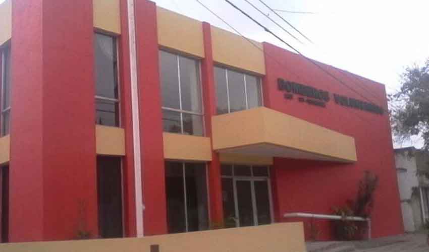 Siete ex bomberos entablaron una demanda millonaria contra directivos