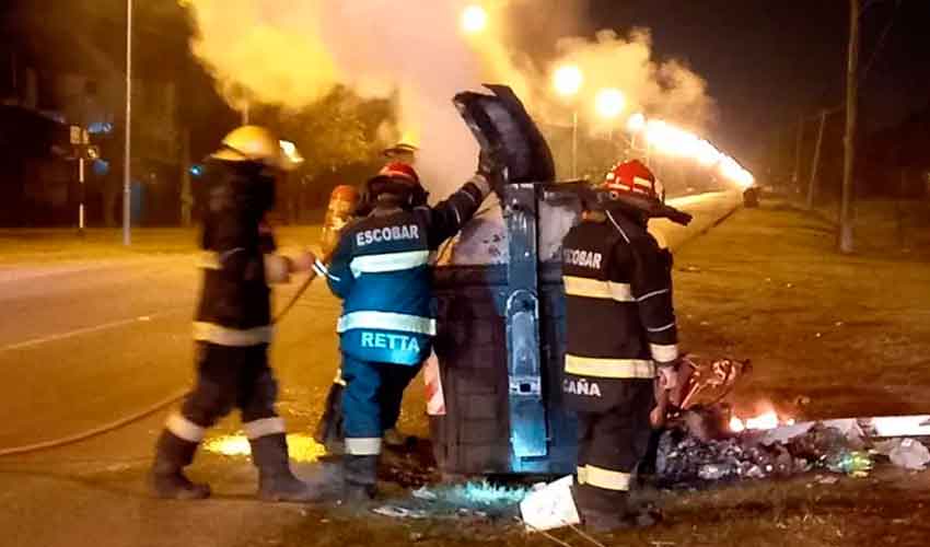 Agredieron a Bomberos mientras cumplían con su labor