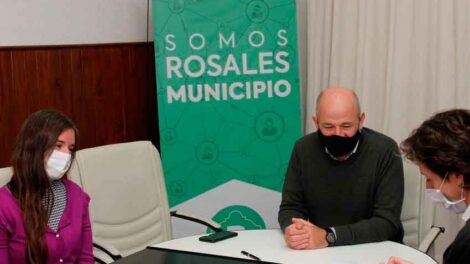 Bomberos de Pehuen Co recibieron la escritura de un terreno donado