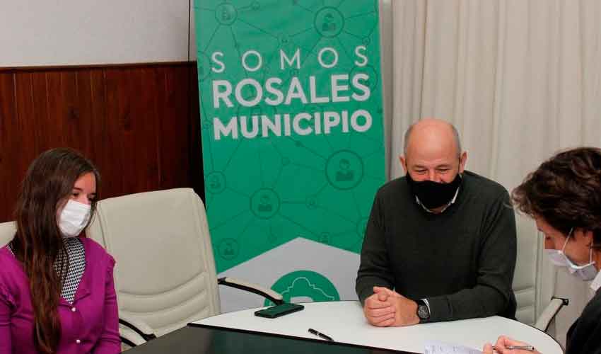 Bomberos de Pehuen Co recibieron la escritura de un terreno donado