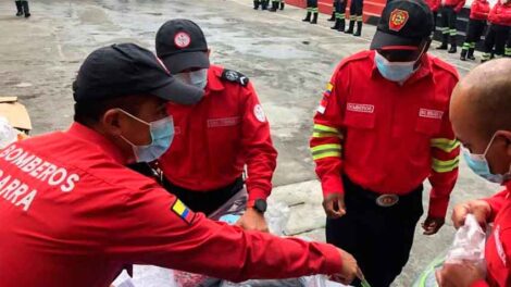 Cuerpo de Bomberos de Ibarra recibió uniformes