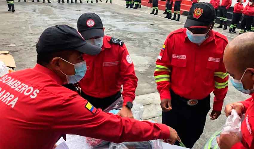 Cuerpo de Bomberos de Ibarra recibió uniformes