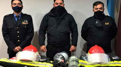 Bomberos de Santa Cruz reciben equipamiento