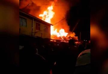 Incendio deja tres bomberos electrocutados en Puente Alto