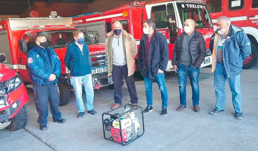 Donan equipamiento a Bomberos Voluntarios de Trelew