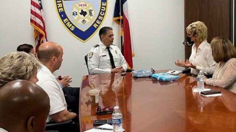 Bomberos de Guayaquil recibirán insumos donados por Houston