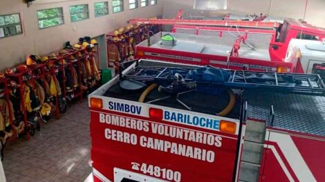 Entregaron trajes estructurales a bomberos de Ruca Cura y Campanario
