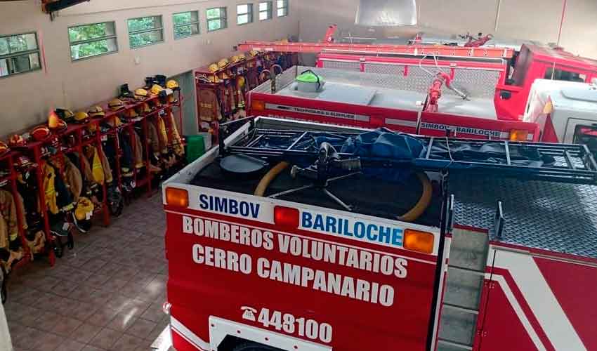 Entregaron trajes estructurales a bomberos de Ruca Cura y Campanario