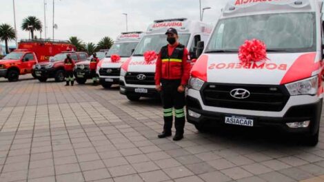 Bomberos de Ibarra con nuevos equipos y vehículos