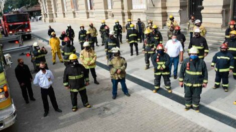 Bomberos de Santa Fe reclaman ser vacunados contra el coronavirus
