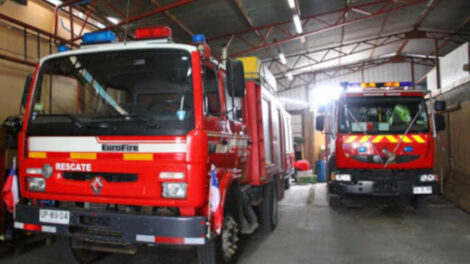 Camión colisiona a unidad de Bomberos de Caldera