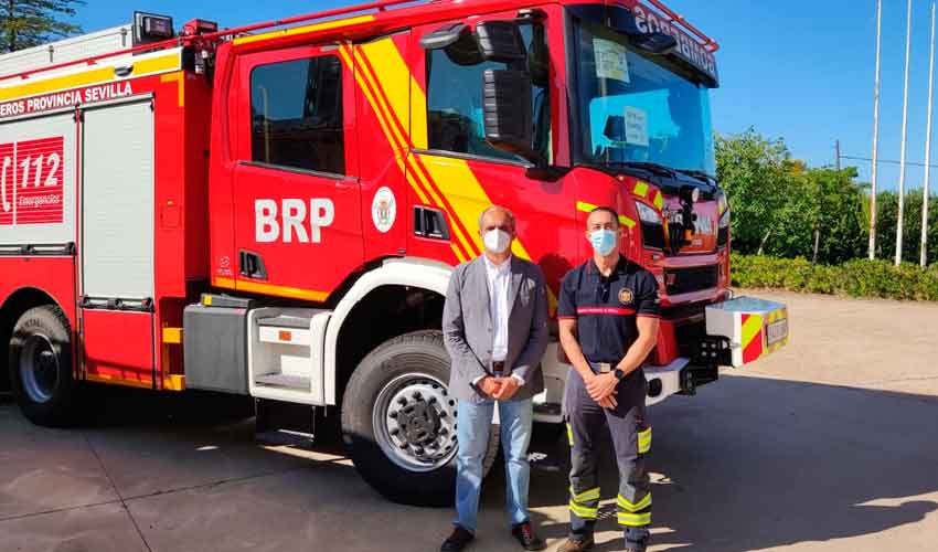 Bomberos de Arahal se refuerza con una autobomba rural