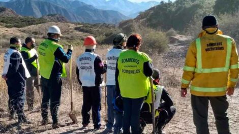 Los aspirantes a bomberos en Potrerillos avanzan en su capacitación