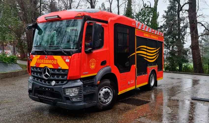 Bomberos de Valdivia recibe nuevo carro bomba