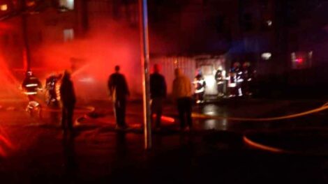 Incendio en Michaihue deja dos voluntarios de Bomberos lesionados