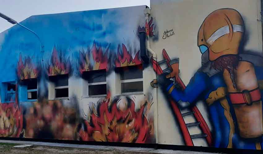 Se inauguró un mural dedicado a los Bomberos Voluntarios de Sáenz Peña