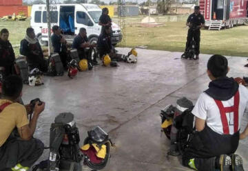 Entregaron varios kits de bioseguridad a bomberos de Salta