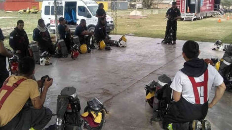 Entregaron varios kits de bioseguridad a bomberos de Salta