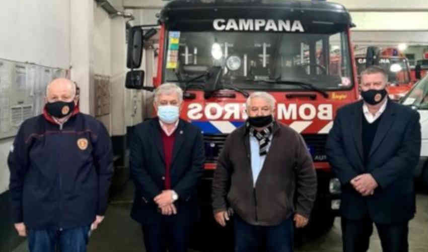 Carlos Alfonso visitó el cuartel de Bomberos Voluntarios de Campana