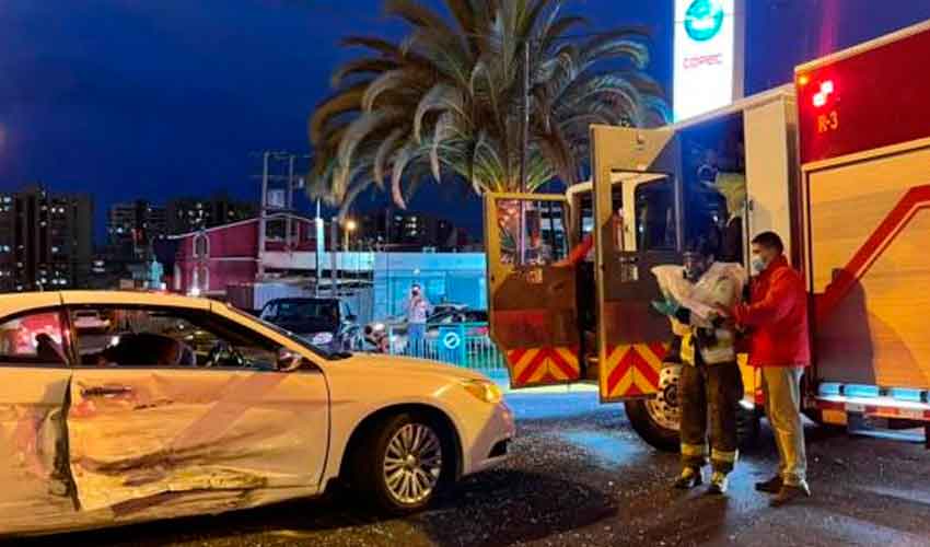 Atacan verbalmente a bombero mientras asistía a afectados por accidente 