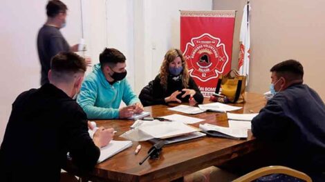 Bomberos Voluntarios cursan el secundario en el cuartel