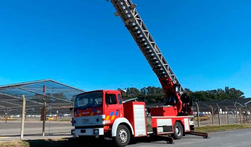 Bomberos Voluntarios de La Matanza con nueva escalera