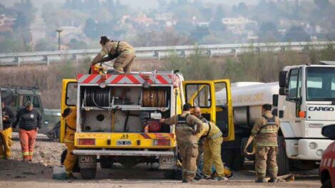 Bomberos lograron contener el incendio en Salsipuedes