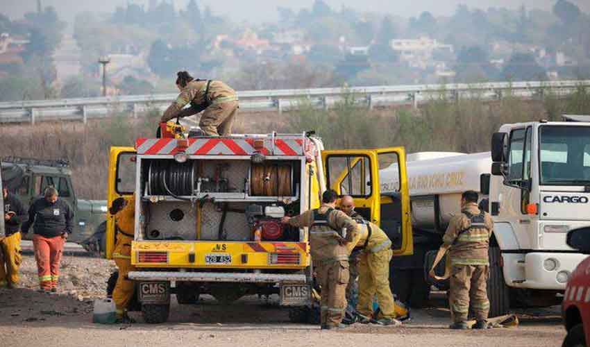 Bomberos lograron contener el incendio en Salsipuedes