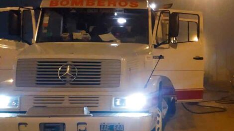 Fueron aprehendidos por molestar a los bomberos en un incendio