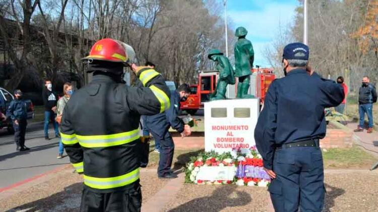 Homenajearon a los bomberos caídos en PRODINCO