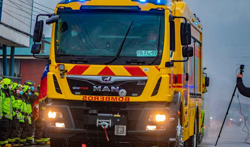 Bomberos chilotes renuevan parte de su material mayor